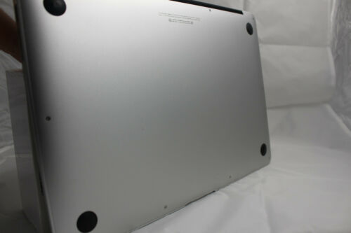 A MacBook Air 13.3