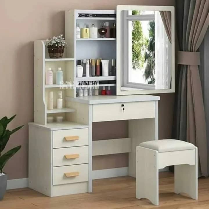 Four Drawer with Mirrored stunning Dresser for girls on a cheap price