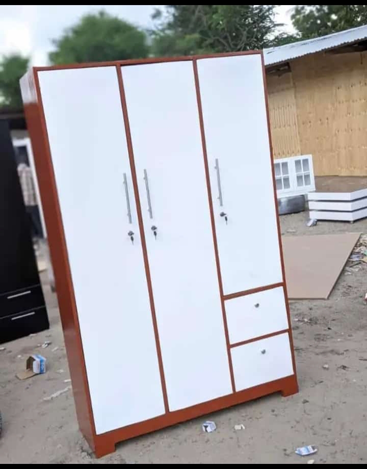 1.40cm Wardrobe designed with the best Solid wood on a nice price